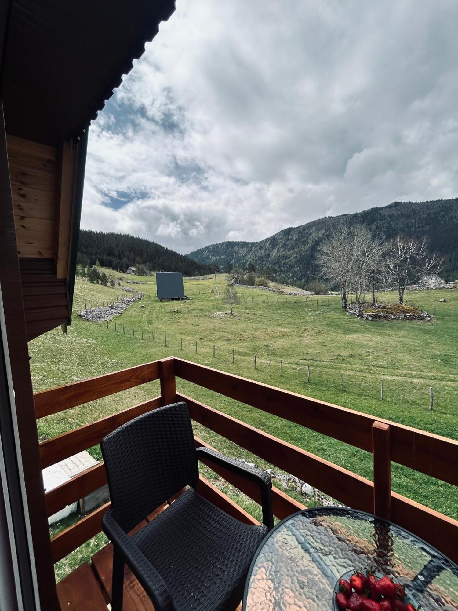Nomad Lodge Zminica Žabljak Buitenkant foto